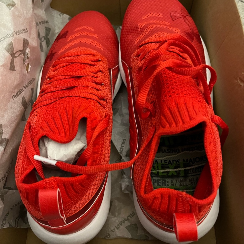 Men’s size 8 metal baseball cleats - Picture 4 of 4